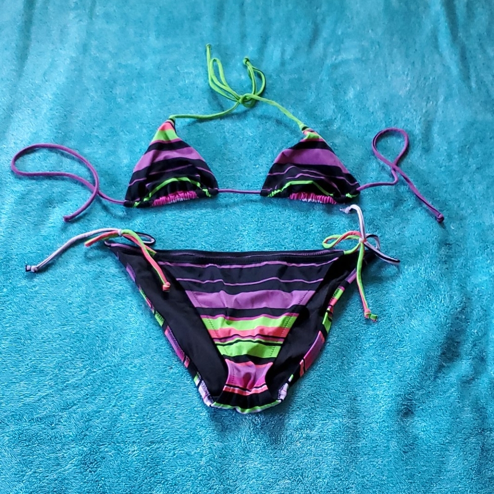 NWOT - Victoria Secret striped string bikini